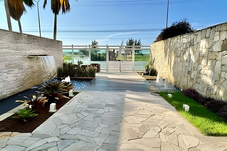 Apto a passos da Praia do Forte c/ Piscina e Hidro