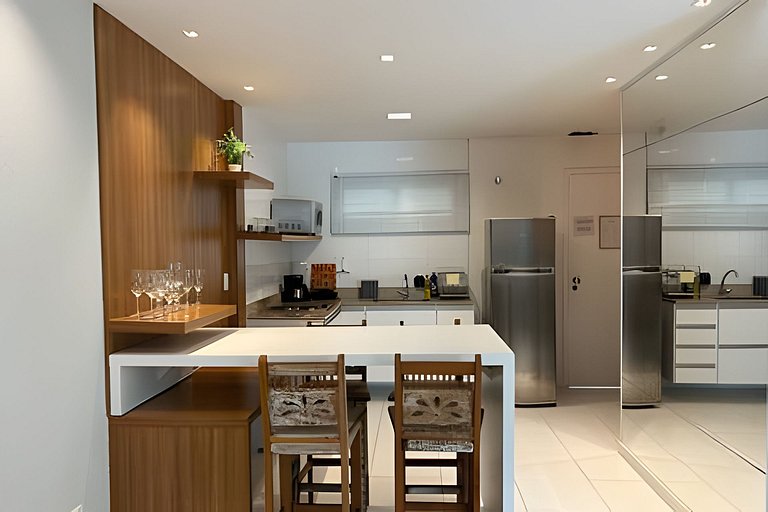 Apto a passos da Praia do Forte c/ Piscina e Hidro