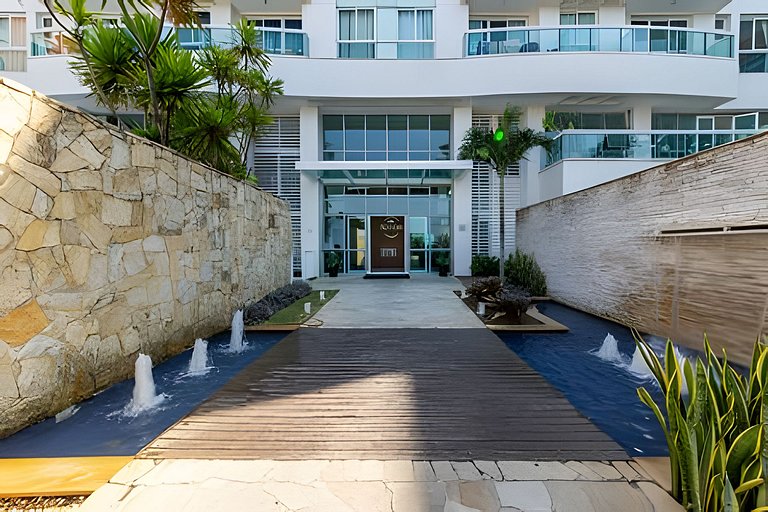 Apto a passos da Praia do Forte c/ Piscina e Hidro