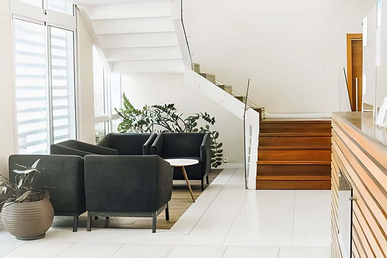 Apto a passos da Praia do Forte c/ Piscina e Hidro