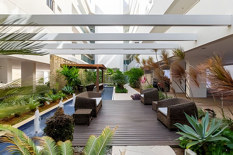 Apto a passos da Praia do Forte c/ Piscina e Hidro