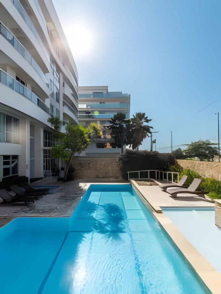 Apto na Praia do Forte com Piscina, Hidro e Lazer