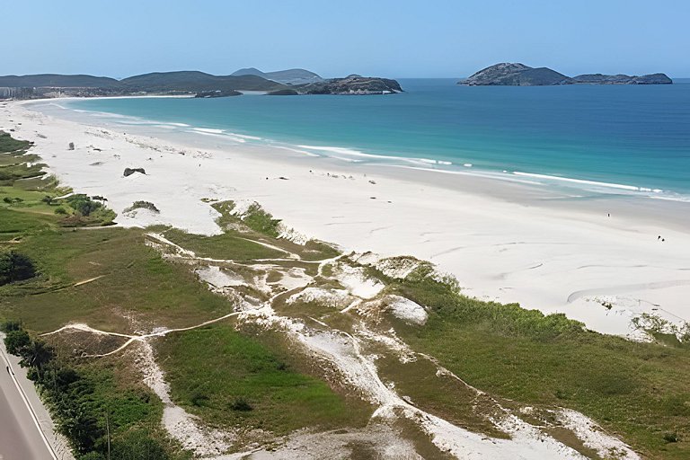 Apto na Praia do Forte com Piscina, Hidro e Lazer