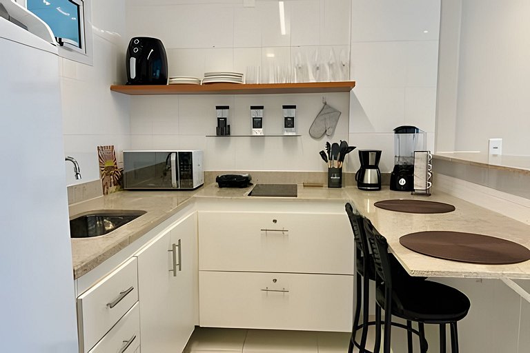 Apto na Praia do Forte com Piscina, Hidro e Lazer