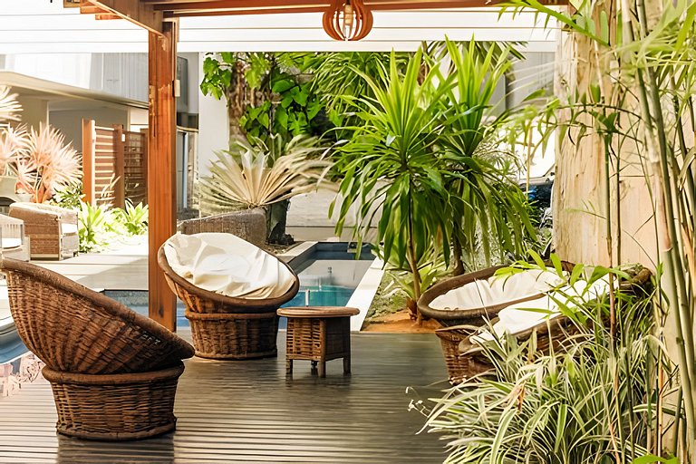 Apto na Praia do Forte com Piscina, Hidro e Lazer