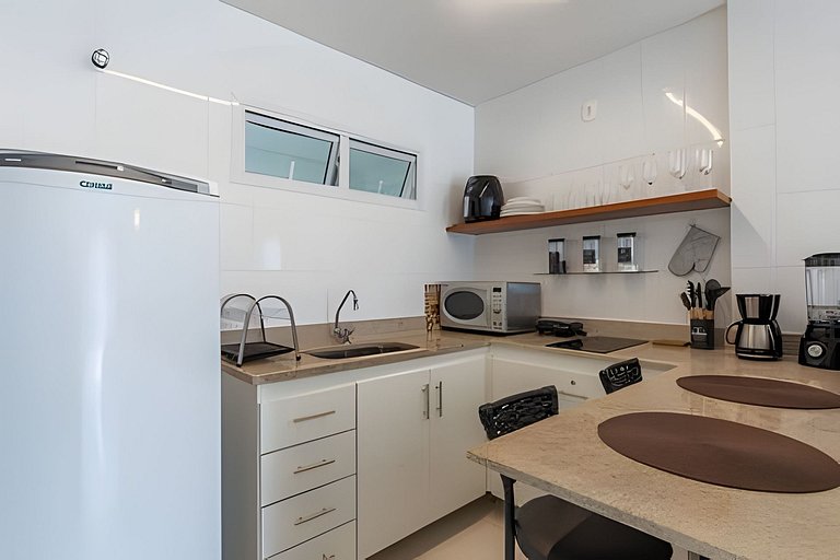 Apto na Praia do Forte com Piscina, Hidro e Lazer