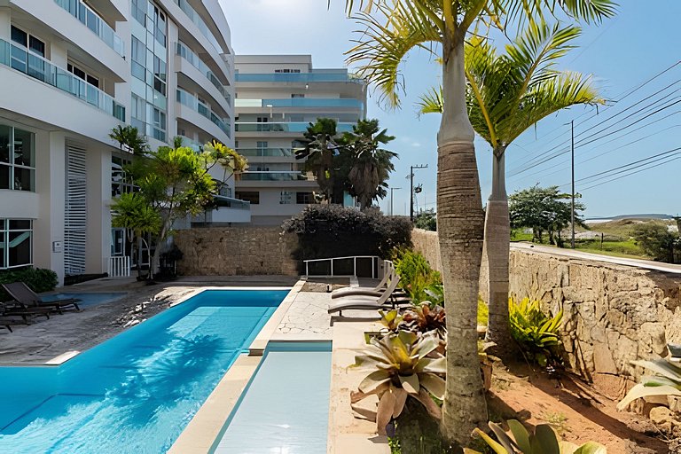 Apto a metros da Praia do Forte c/ Piscina e Hidro