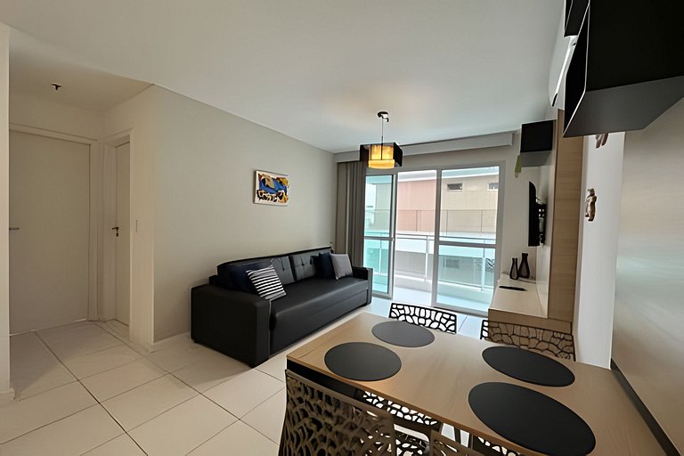 Apto a metros da Praia do Forte c/ Piscina e Hidro