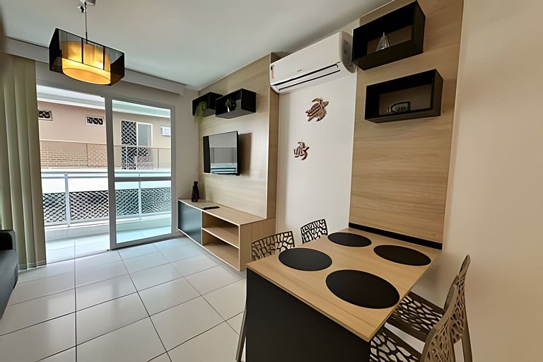 Apto a metros da Praia do Forte c/ Piscina e Hidro