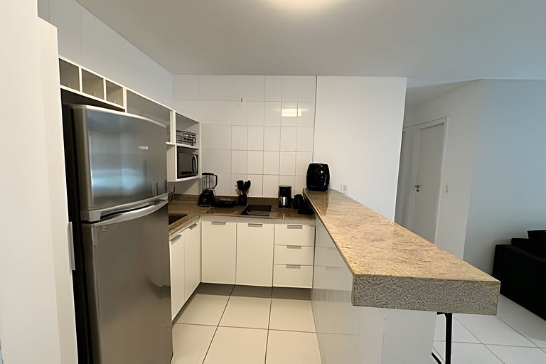 Apto a metros da Praia do Forte c/ Piscina e Hidro