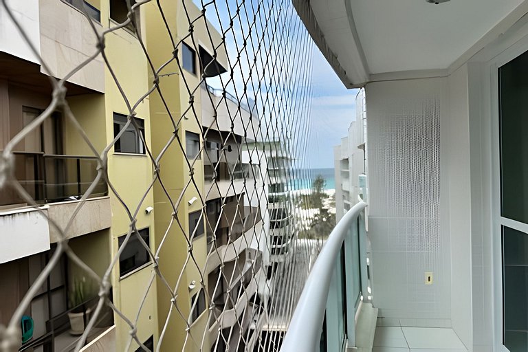 Apto a metros da Praia do Forte c/ Piscina e Hidro