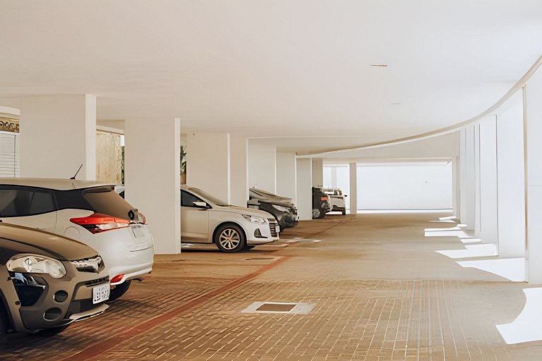 Apto a metros da Praia do Forte c/ Piscina e Hidro