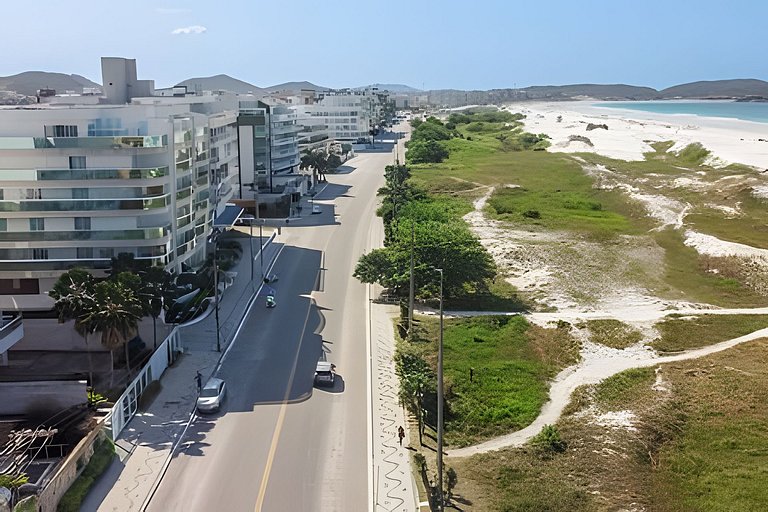 Apto a metros da Praia do Forte c/ Piscina e Hidro