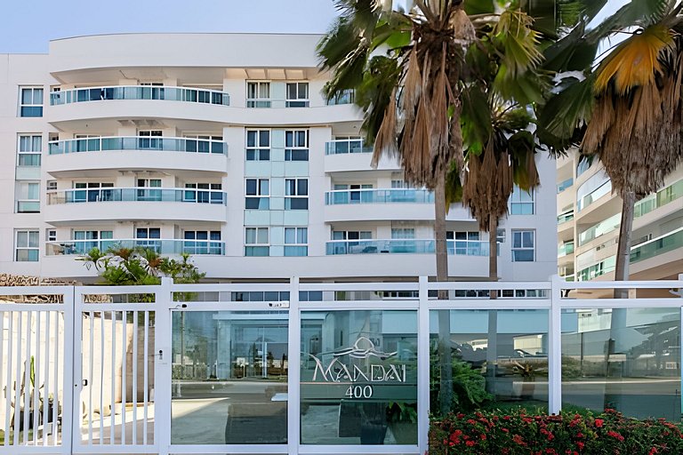 Apto a metros da Praia do Forte c/ Piscina e Hidro