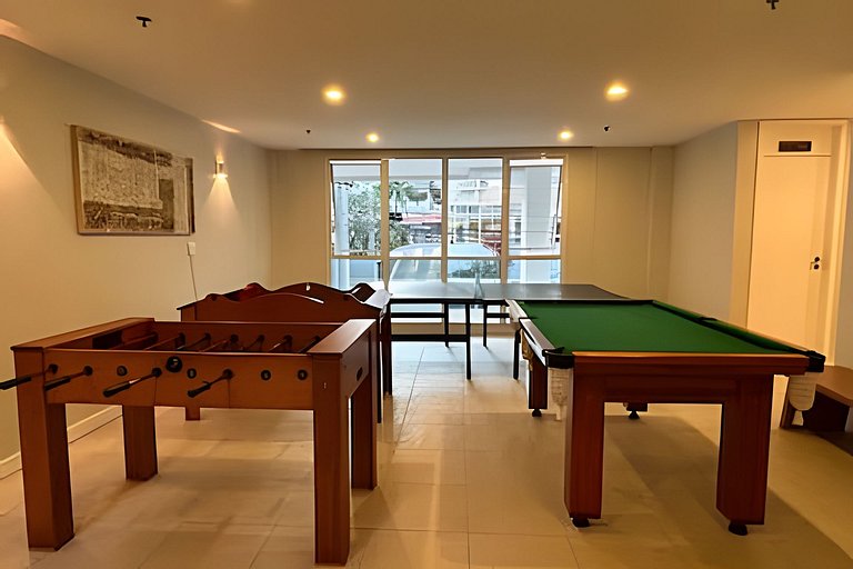 Apto a metros da Praia do Forte c/ Piscina e Hidro