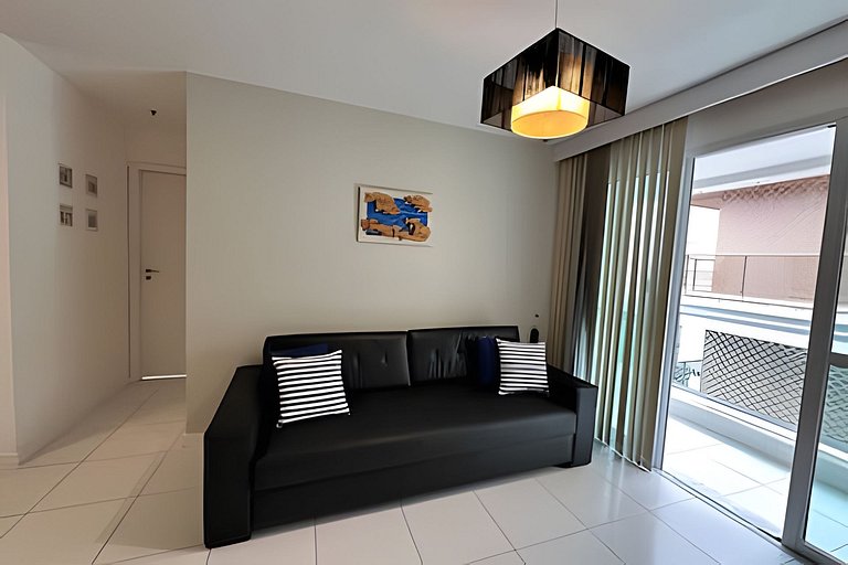 Apto a metros da Praia do Forte c/ Piscina e Hidro