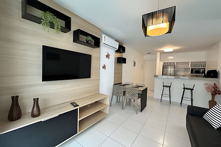 Apto a metros da Praia do Forte c/ Piscina e Hidro