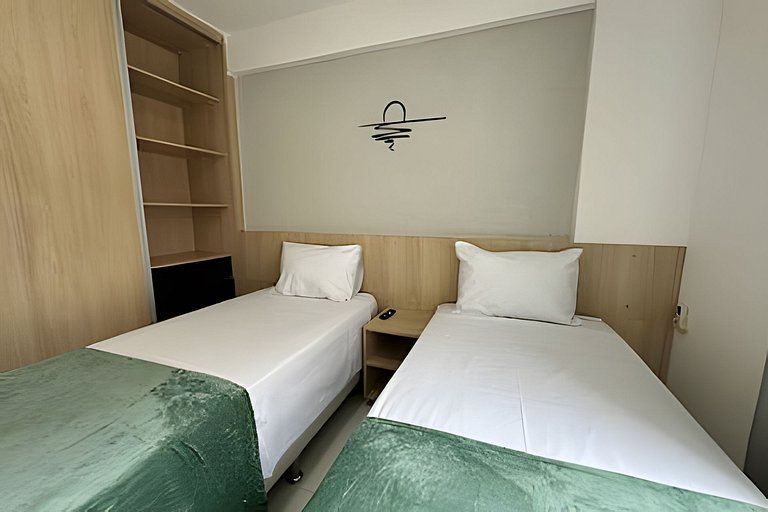 Apto a metros da Praia do Forte c/ Piscina e Hidro