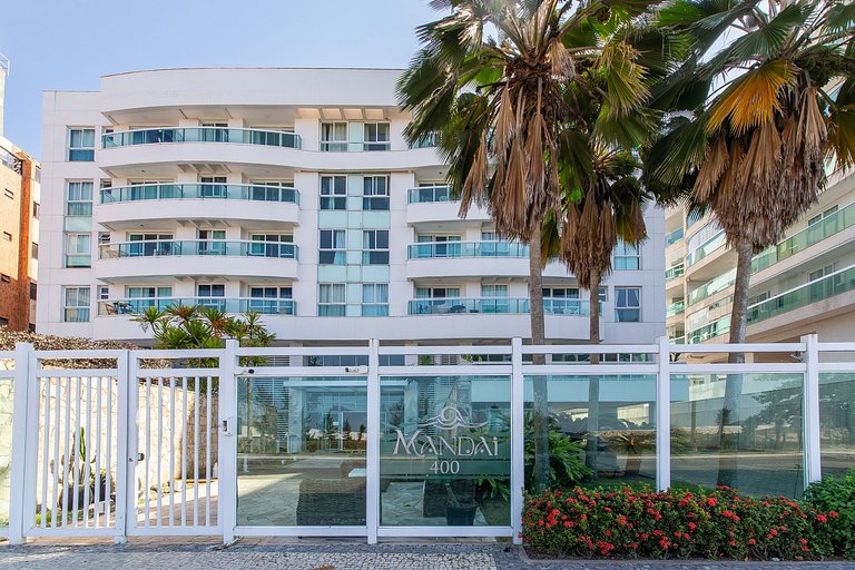 Apto na Praia do Forte com Piscina, Hidro e Lazer